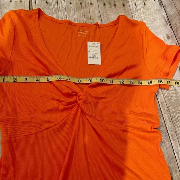 NWT Express Sexy Basic Tee Size Large - Picture 4 of 6